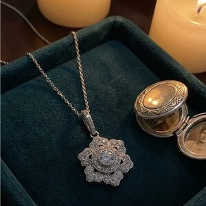 Elegant Flower 925 Sterling Silver Pendant Necklace
